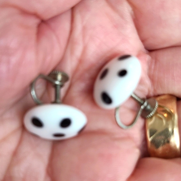 Vintage Glass Polka-Dot Screw-on Earrings Made in Japan - Picture 2 of 5